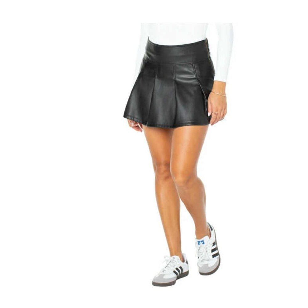 Celebrity Pink Women's Black Faux Leather Pleated Skort/Skirt NEW - Picture 4 of 7